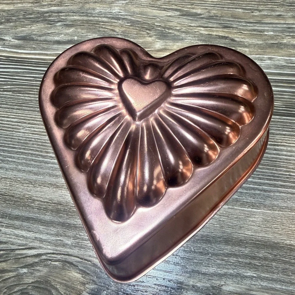 Vintage Copper Heart Cake Mold Fluted Sunburst Wall Decor Baking Pan